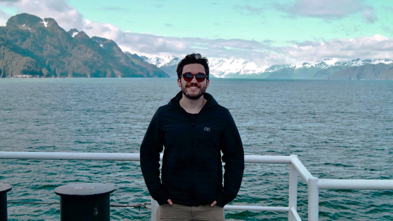 Joaquín a bordo, frente a la isla Kodiak