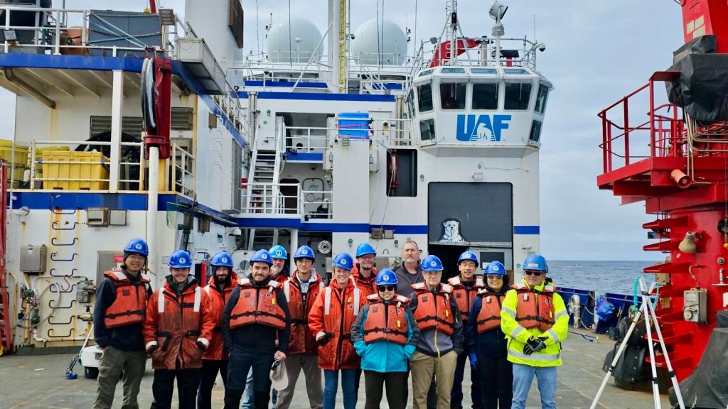 El grupo de científicos/as a bordo del RV Sikuliaq